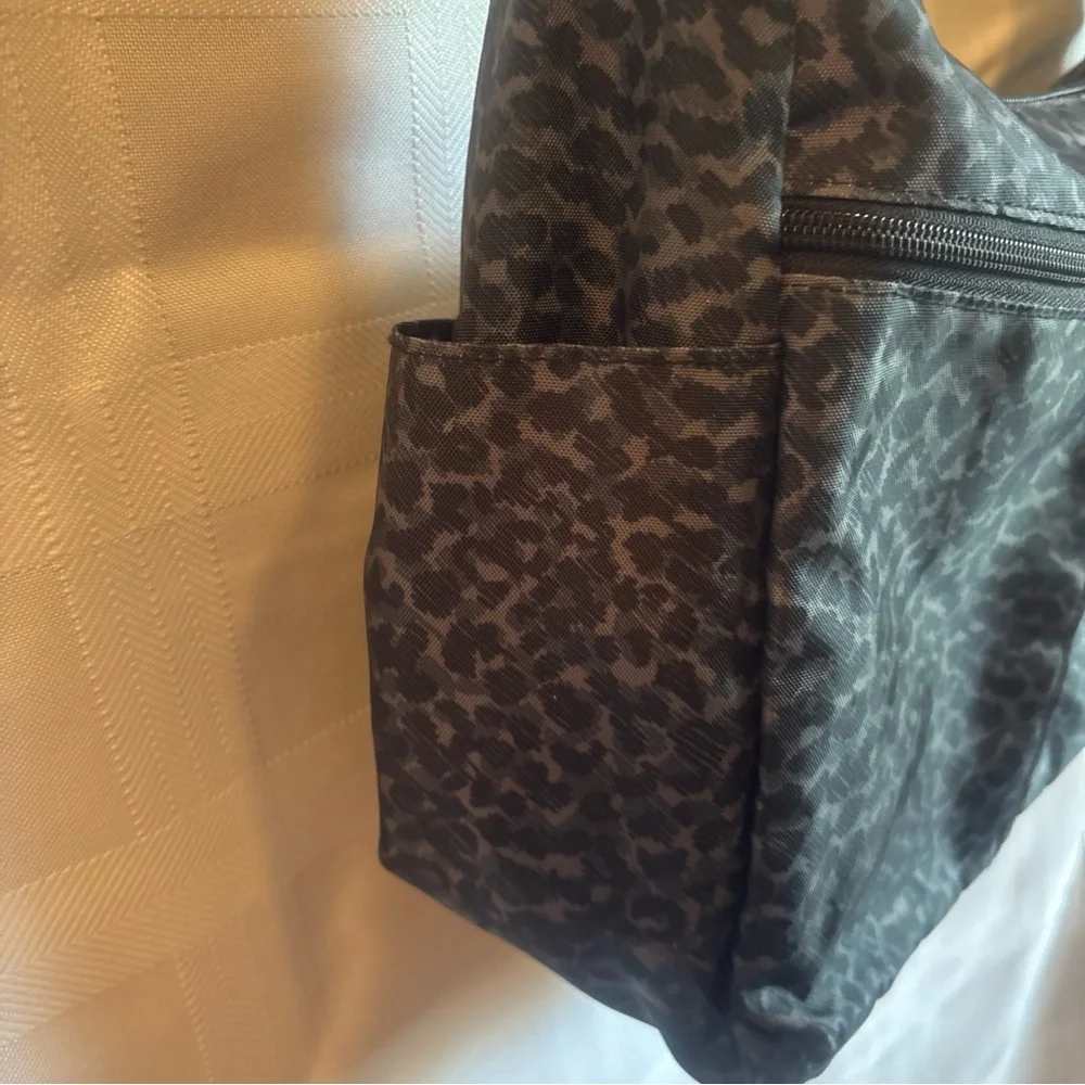 Baggallini cheetah print hobo style with canvas Crossbody strap - Picture 6 of 11